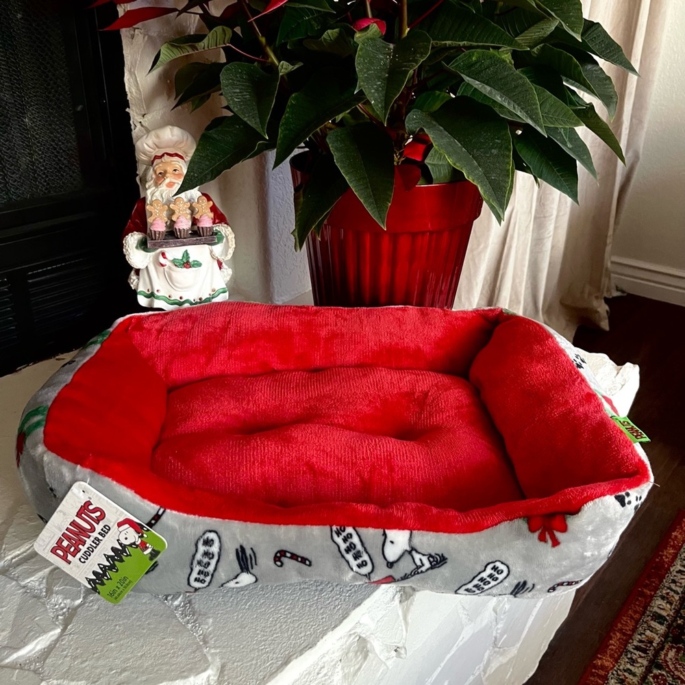 Peanuts dog bed